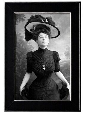 Beautiful Victorian woman in dress vintage Vin Beauty Fashion 1900s Framed Photo